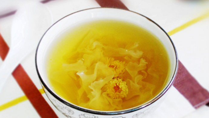 银耳菊花糖水
