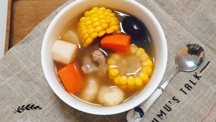 玉米红萝卜淮山马蹄排骨汤