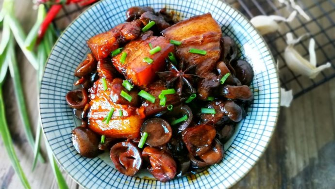 草菇烧肉