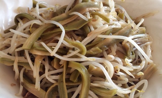 贡菜炒豆芽