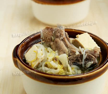 东北酸菜骨头炖冻豆腐