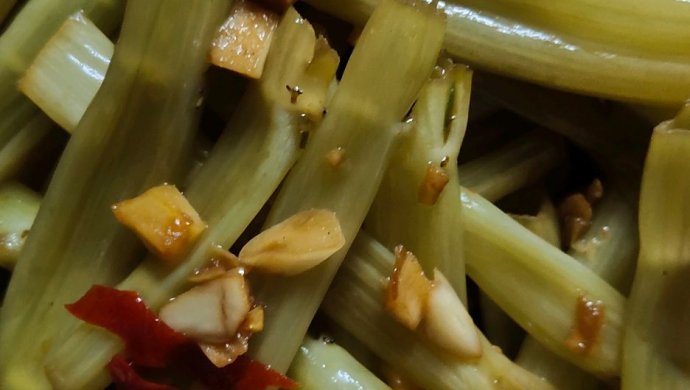 开胃酸辣通菜梗