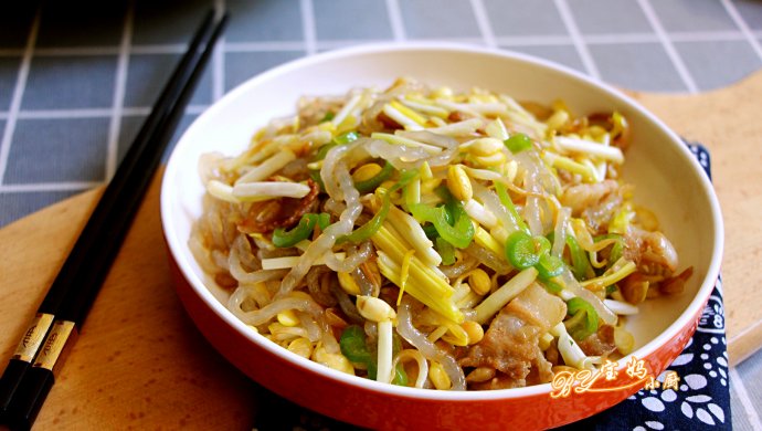 黄豆芽炒蒜黄