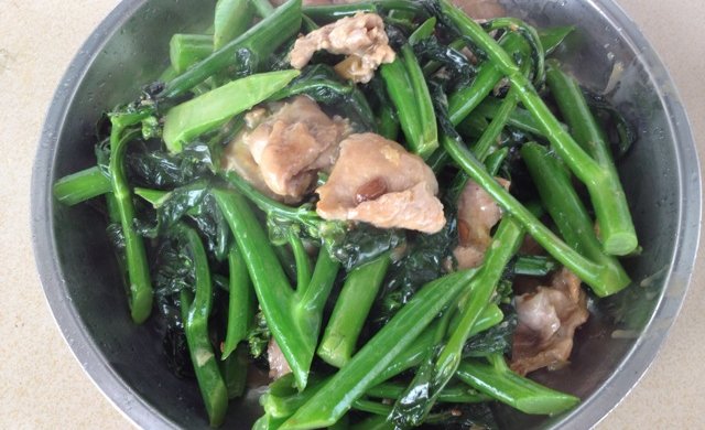 肉片炒芥兰