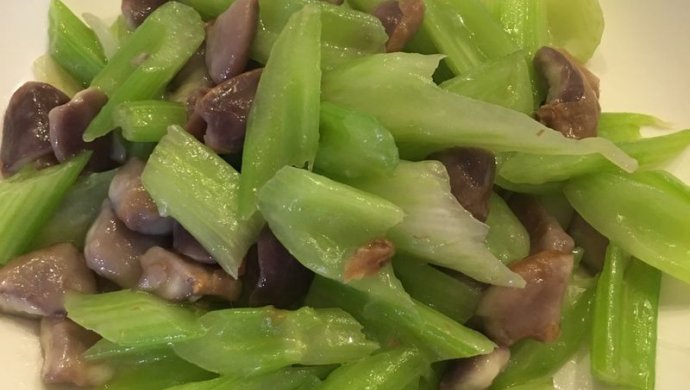 西芹炒菱角