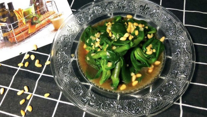 药食同补――凉拌松子穿心莲