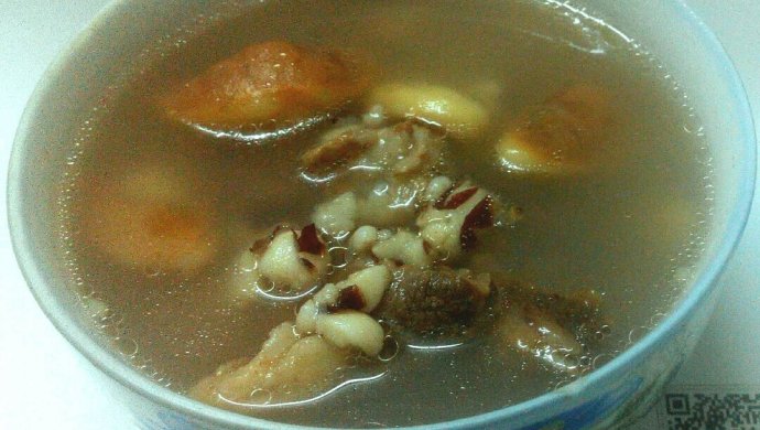 夏末秋初鲜菱角芡实煲猪排骨汤