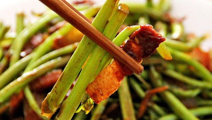 咸肉炒芦蒿