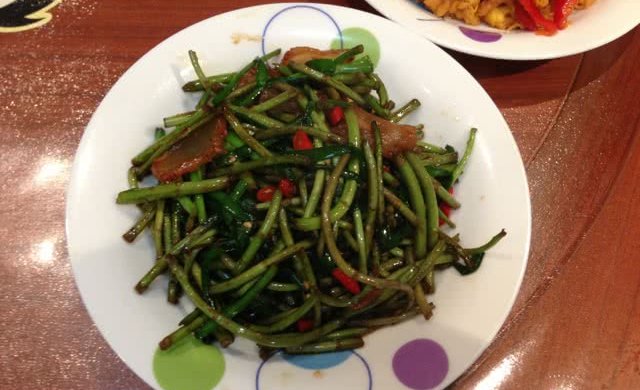 藜蒿炒腊肉