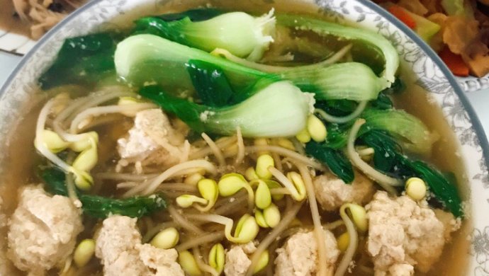 黄豆芽青菜肉圆汤（特别鲜美）
