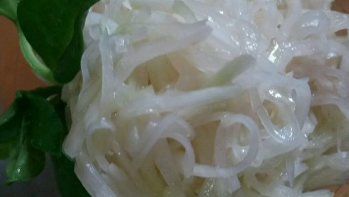 凉拌苤蓝丝