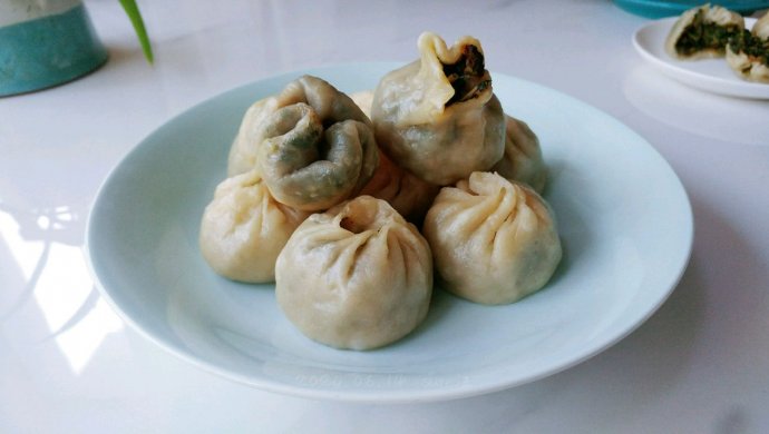 肉酱苋菜蛋香包