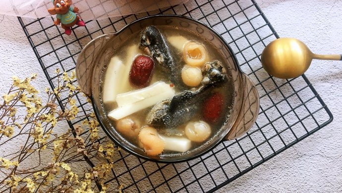 清甜椰子乌鸡汤
