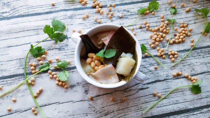 海带五花肉土豆炖黄豆芽