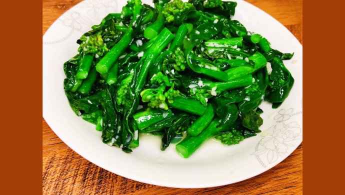 清脆爽口，蒜香麻油拌芥兰