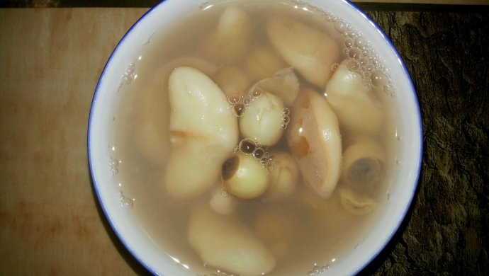 莲子菱角糖水
