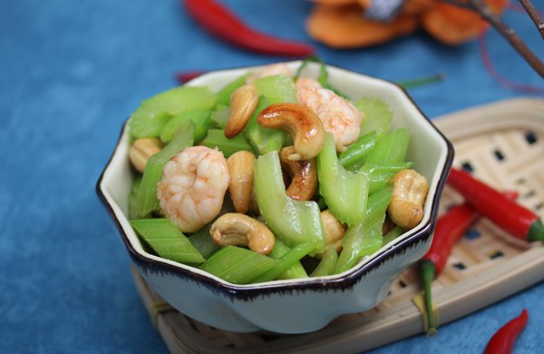 西芹腰果炒虾仁