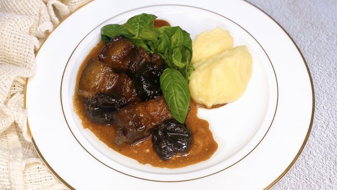 红酒西梅炖猪肉??简称：法餐红烧肉