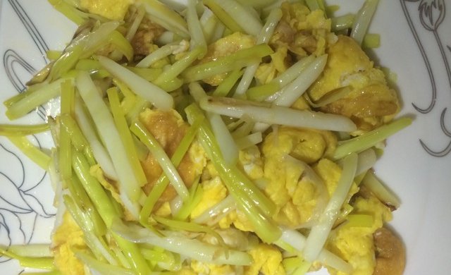 蒜黄炒鸡蛋
