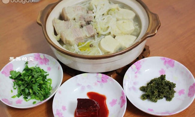 东北酸菜白肉锅