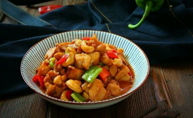 酱爆腰果鸡丁