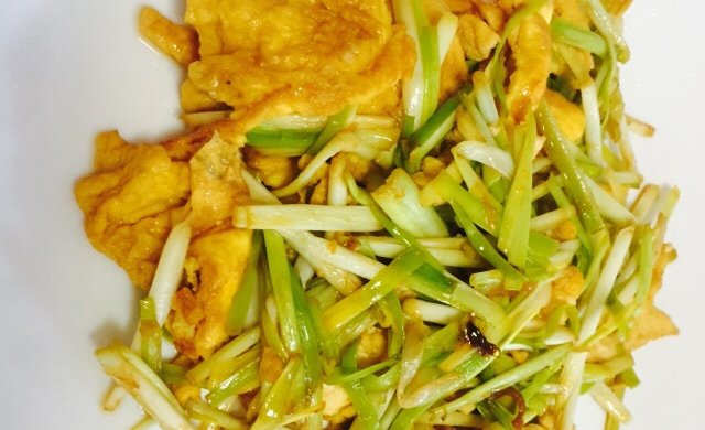 蒜黄炒鸡蛋