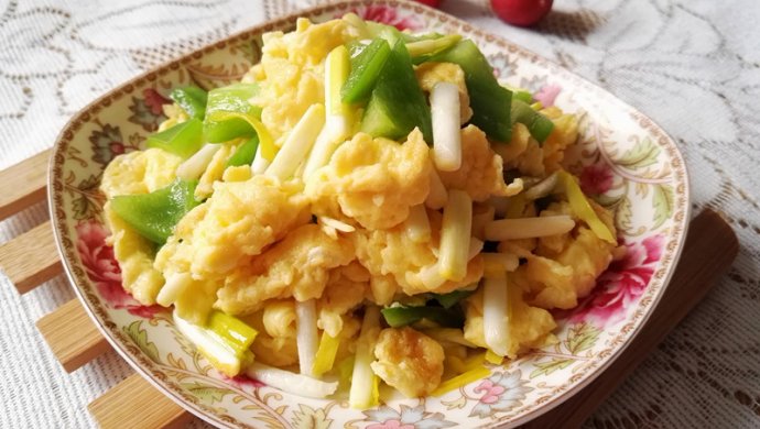 蒜黄青椒炒鸡蛋