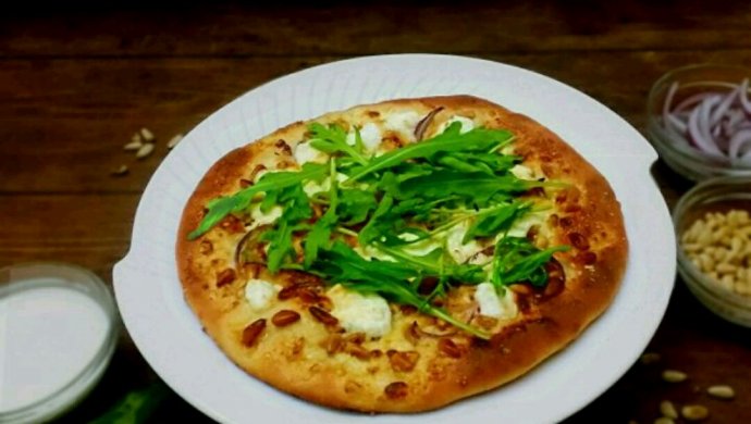 异国美食【松仁白披萨】