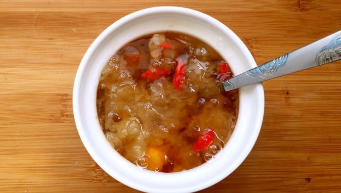 桃胶银耳桂圆莲子羹