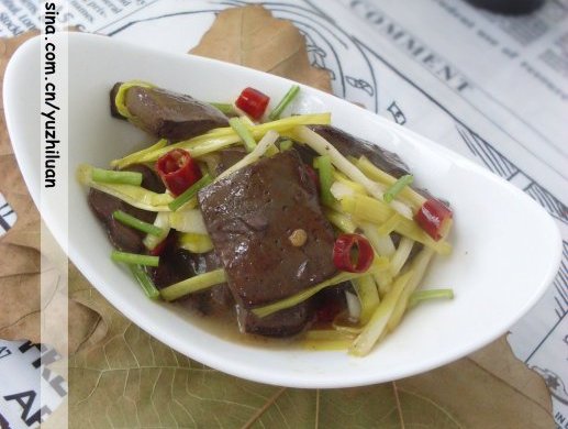 蒜黄炒血豆腐
