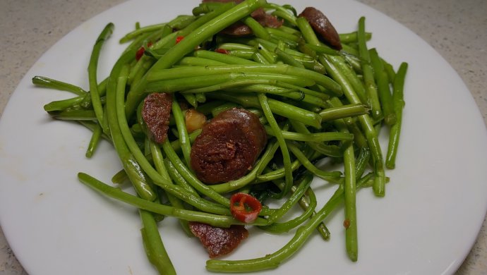 四川腊肠炒芦蒿（泥蒿）