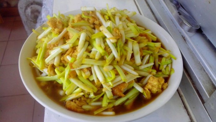 (春饼必备菜)蒜黄炒鸡蛋