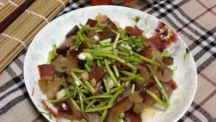 藜蒿炒腊肉