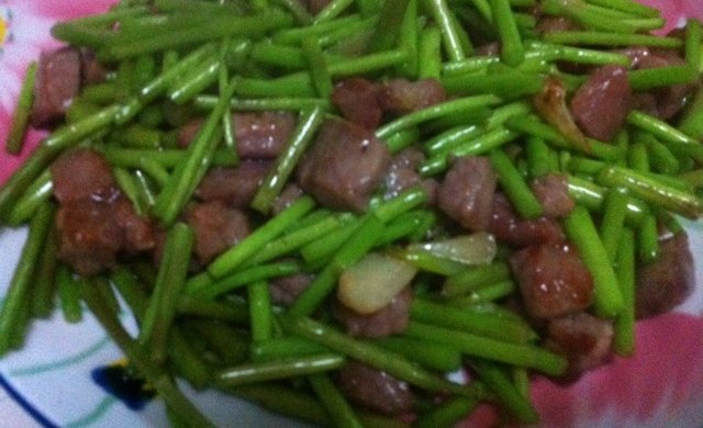 牛肉粒炒芦蒿