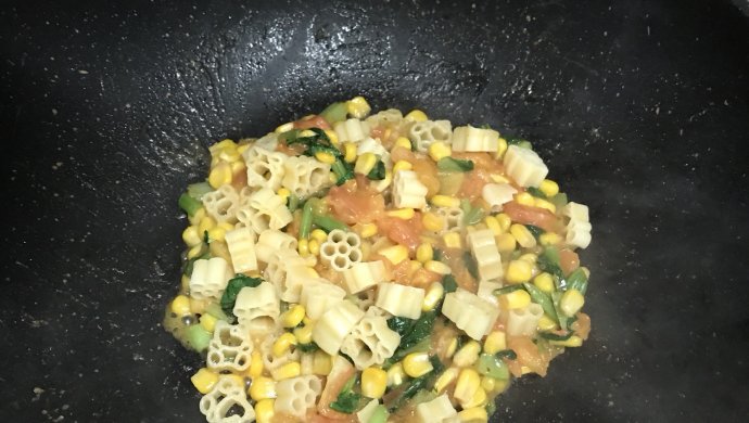 三色炒意面
