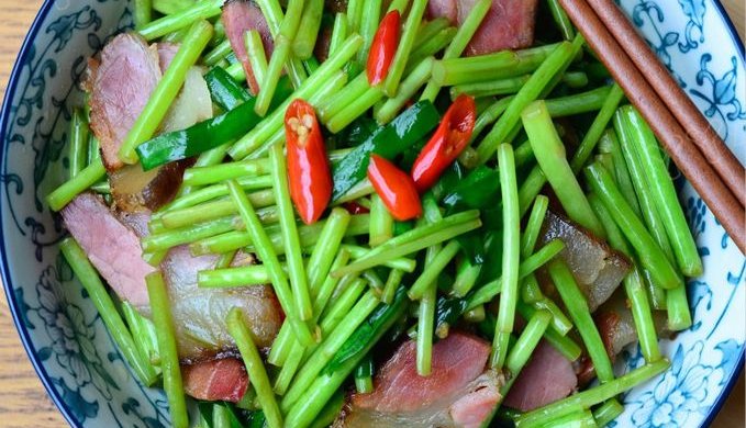 【腊肉炒藜蒿】