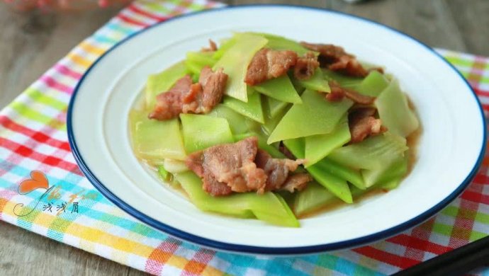 清脆可口莴苣炒肉