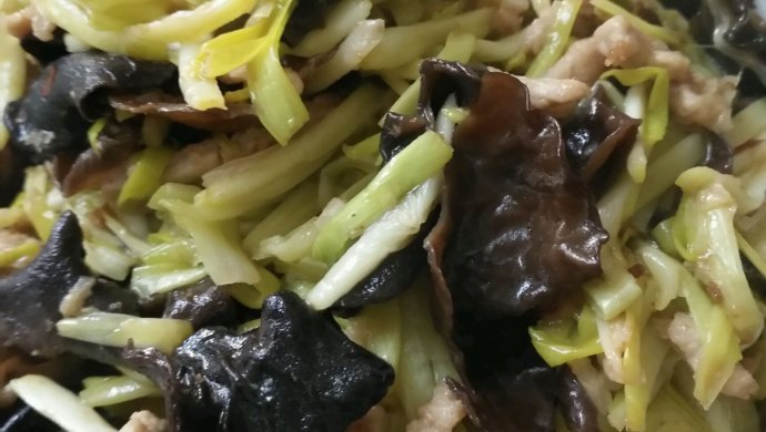 蒜黄木耳炒肉丝