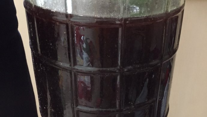 泡鲜桑葚酒
