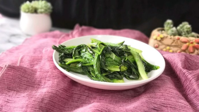 准备开始减肥之路(素炒莴笋叶)