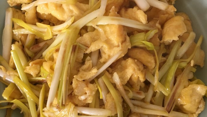 蒜黄炒鸡蛋