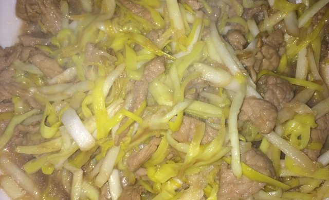 蒜黄炒肉丝