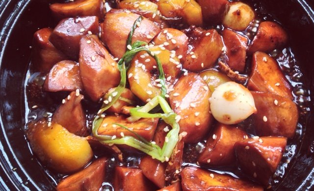 类似三杯鸡和糖醋排骨味的李子煲杏鲍菇