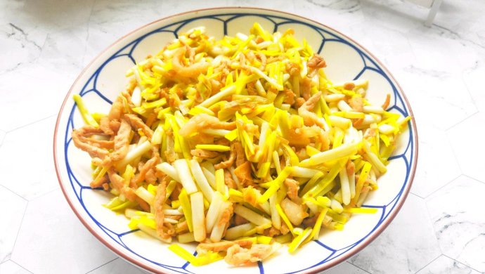 5分钟搞定的蒜黄炒肉丝