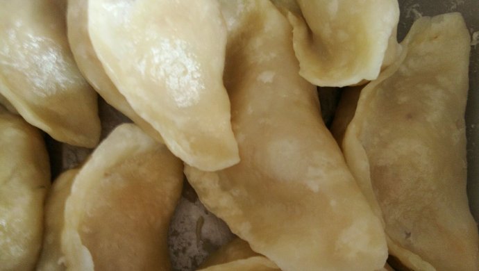 东北酸菜肉滋喽蒸饺