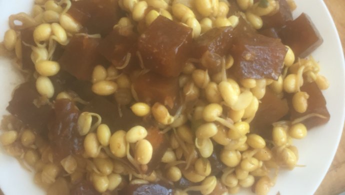 黄豆芽炒焖子