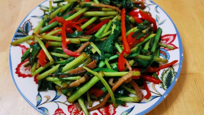 藜蒿炒腊肉-脆嫩爽口，你吃过没