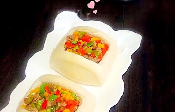 彩椒牛肉馒头盒子