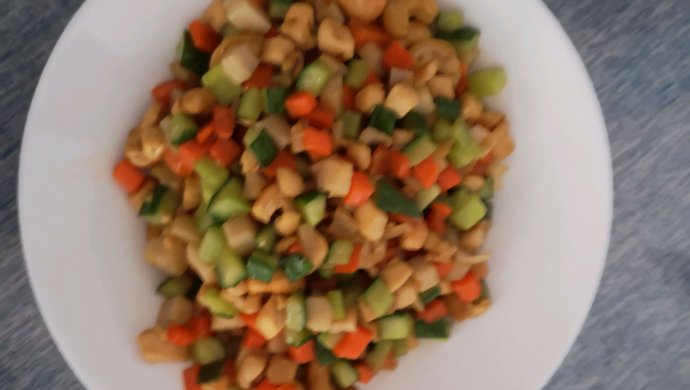 三色腰果鸡丁