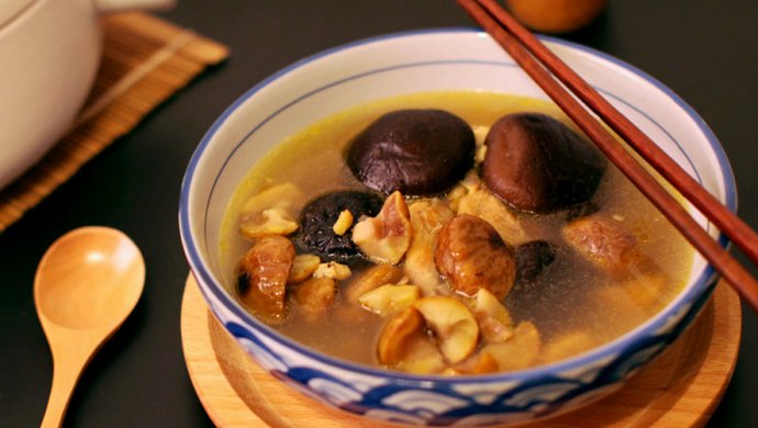 栗子香菇炖鸡汤